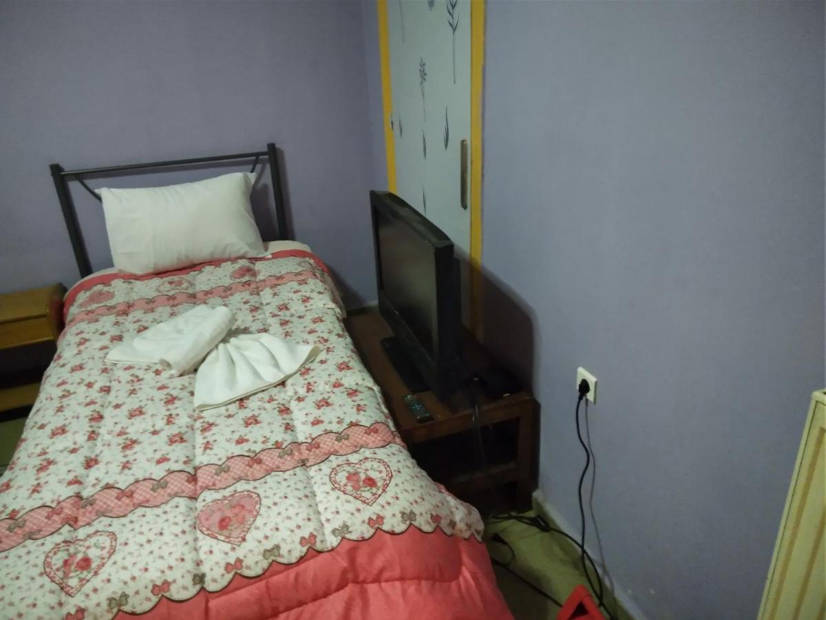 Pinguino Hostel Athene Buitenkant foto